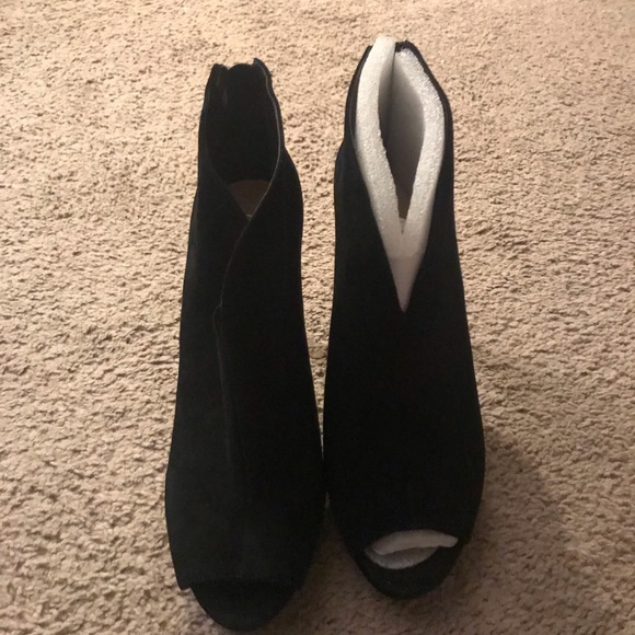 Women’s size 9.5 peep toe booty heels - Picture 4 of 4